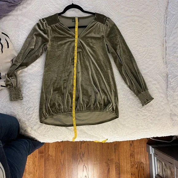 Wonderly Green Velvet Top - Picture 6 of 7